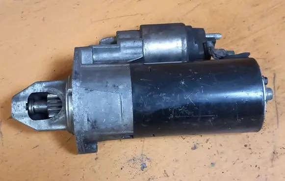Mercedes-Benz E W212 Starter motor A0061514401