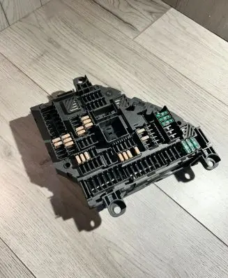 BMW 5 F10 F11 Fuse module 9234423 01629607 217033452F