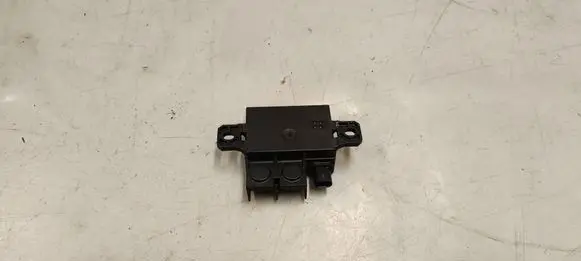 Mercedes-Benz E W212 Charging relay A0009822023