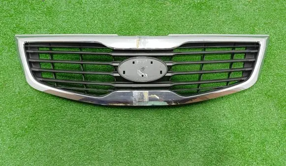 KIA Sportage Front bumper upper radiator grill 863523W000