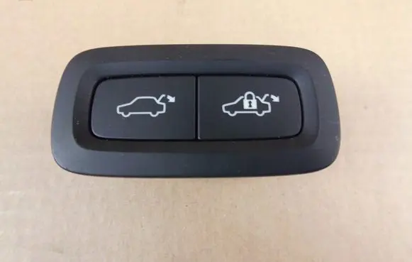 Volvo XC40 Tailgate/boot open switch button 31674801