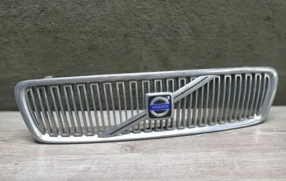 Volvo V70 Front bumper upper radiator grill 8659875