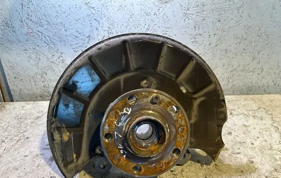 Audi Q3 8U Front wheel hub