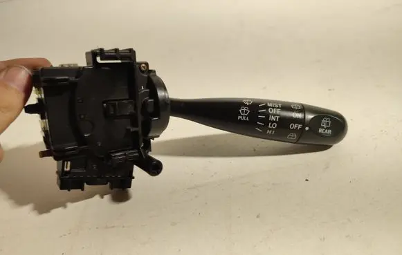 Toyota Yaris Wiper control stalk 173647