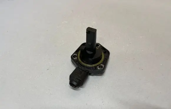 Volkswagen PASSAT B7 Oil level sensor 6PR008079