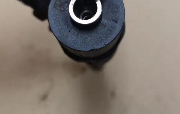 Opel Insignia A Fuel injector 0445110423