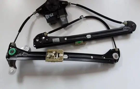 Volkswagen Golf VII Front door window regulator with motor 5G4837462H