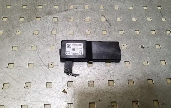 Opel Insignia A Door central lock control unit/module 13501980
