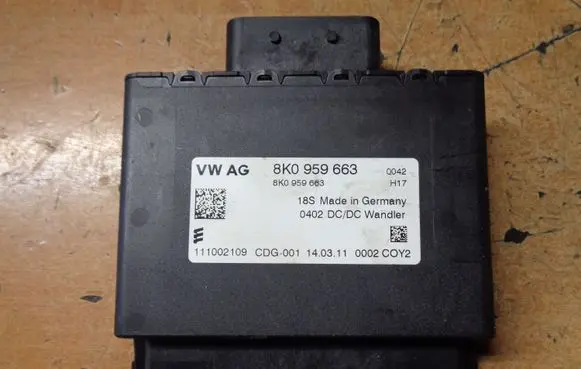 Audi A4 S4 B8 8K Power management control unit 8K0959663