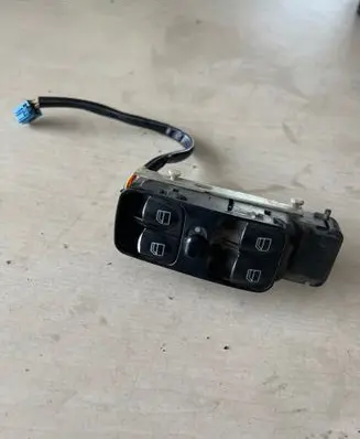 Mercedes-Benz C W203 Electric window control switch A2038218051 501810 1004013003