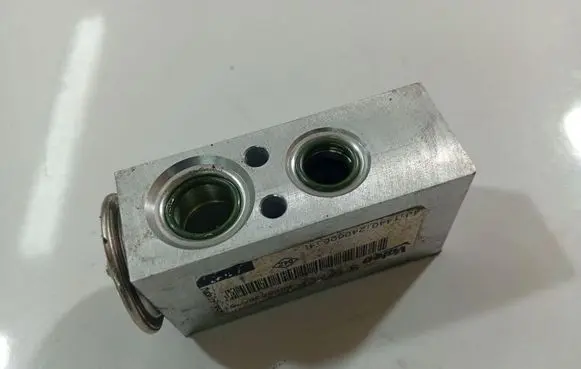 Nissan Note (E11) Air conditioning (A/C) expansion valve 668621M