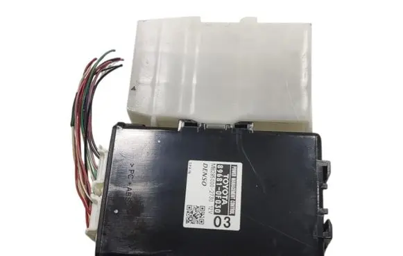 Toyota Corolla Verso E121 Voltage converter inverter 89681-0F030