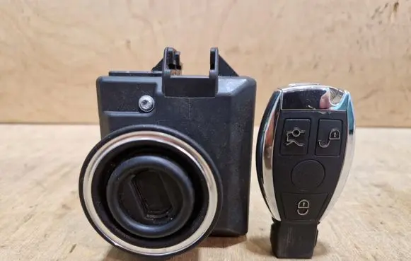 Mercedes-Benz E C207 W207 Ignition lock A2075450108