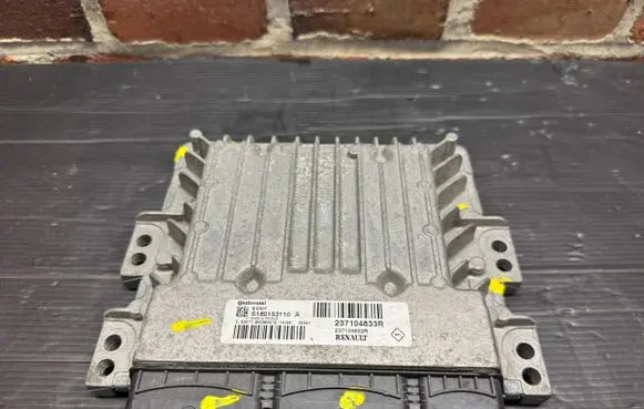 Renault Scenic III - Grand scenic III Engine control unit/module 237104832R 237104833R S180153110A