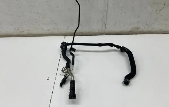 Engine coolant pipe/hose