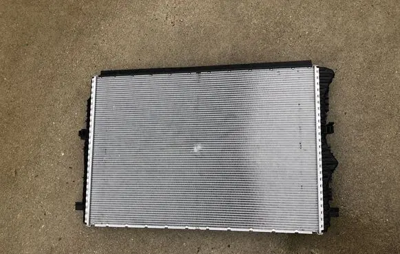 Volkswagen Golf VIII Coolant radiator 5WA121251D