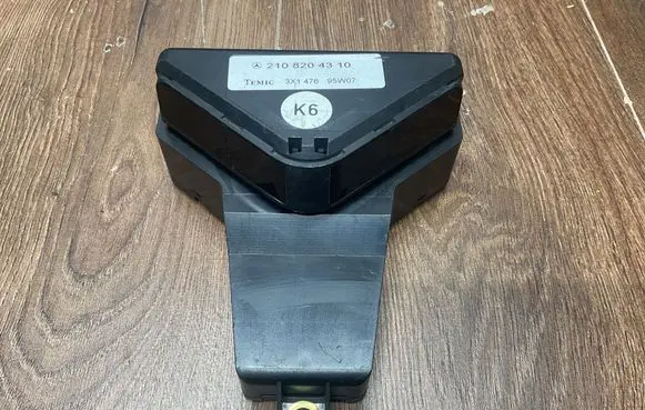 Mercedes-Benz E W210 Alarm movement detector/sensor 2108204310