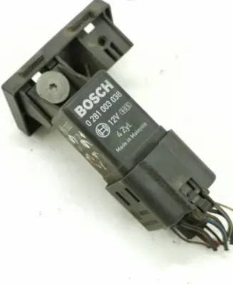 Volkswagen PASSAT B6 Glow plug pre-heat relay 0281003038