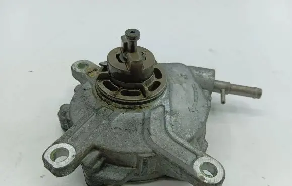 Toyota Avensis T270 Vacuum pump 04051245