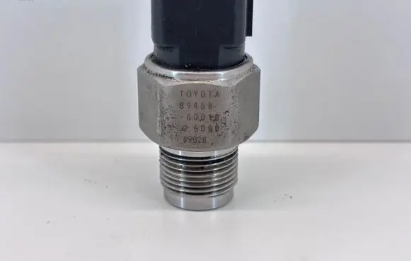 Toyota Avensis T250 Fuel pressure sensor 89458 60010 6080
