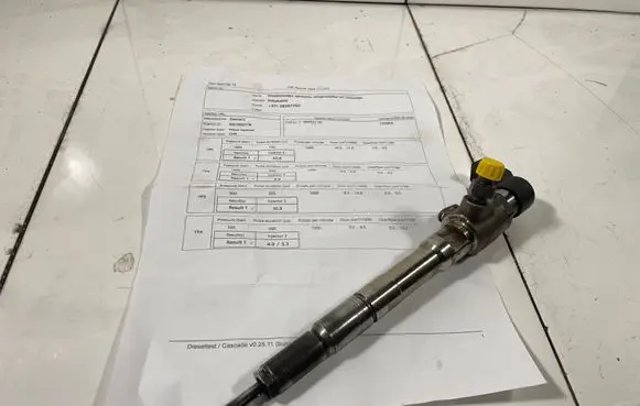 Volkswagen Golf VI Fuel injector 03L130277B C001