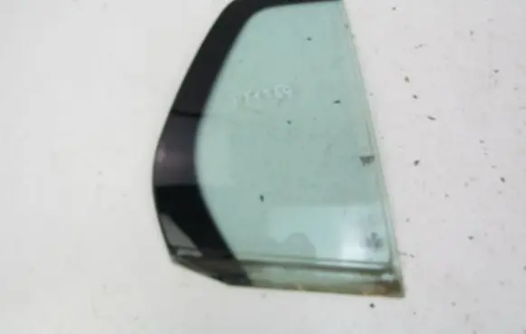 Volkswagen Golf IV Rear side window 