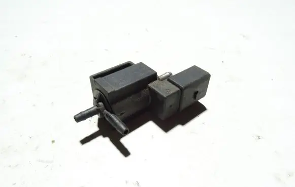 Audi A4 S4 B6 8E 8H Turbo solenoid valve 06H906283B