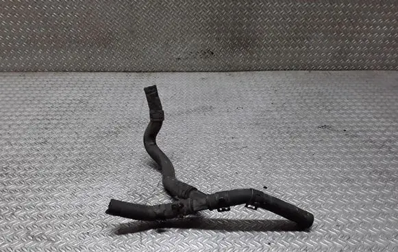 Volkswagen PASSAT B5.5 Engine coolant pipe/hose