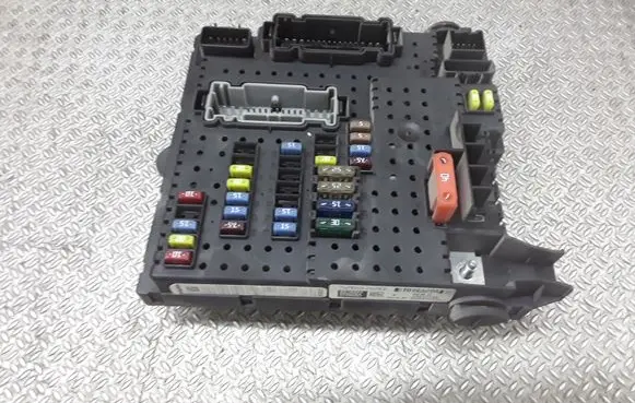 Volvo S60 Fuse module 12217799