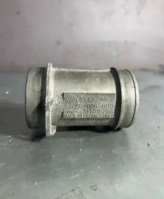 Audi A6 S6 C5 4B Mass air flow meter 059906461D AFH7025C