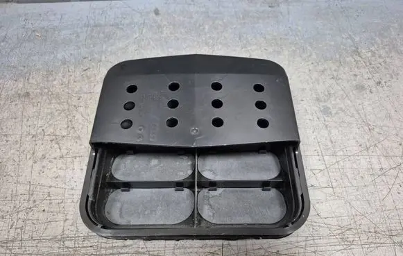 Audi RS Q8 Quarter panel pressure vent 4M8819301