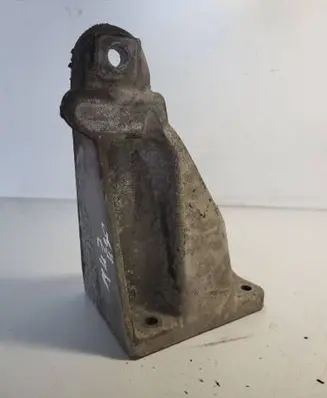 BMW 3 E90 E91 Engine mounting bracket 6760310