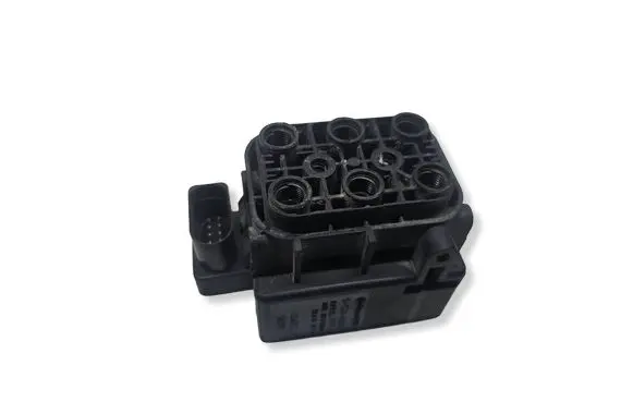 Audi Q7 4L Air suspension valve block 7L0698014