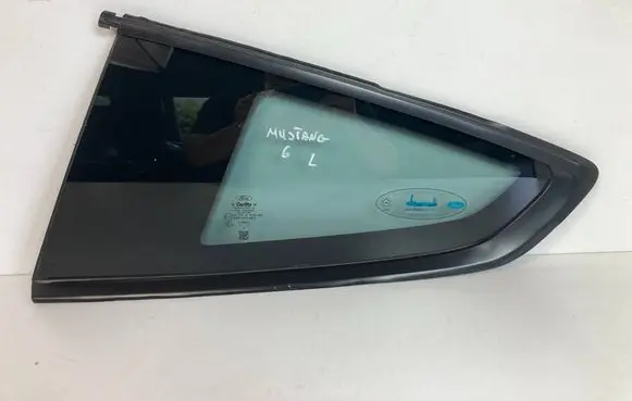 Ford Mustang VI Rear side window FR3B6329701A