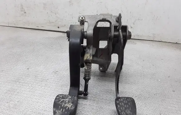 Mercedes-Benz Sprinter W901 W902 W903 W904 Pedal assembly 