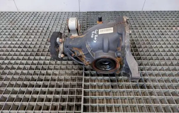 Mercedes-Benz E A207 Rear differential 2043507214