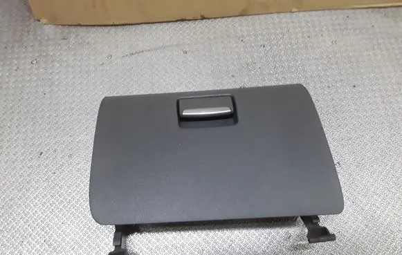 Ford Focus Glove box lid/cover 