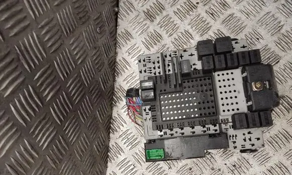 Volvo S80 Fuse box set 8676284
