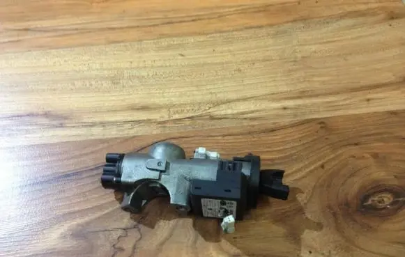 Nissan Almera Ignition lock