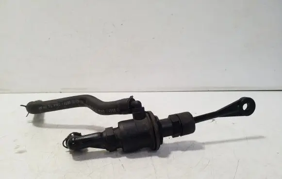 KIA Sportage Clutch master cylinder 74590