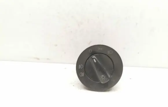 Skoda Fabia Mk2 (5J) Light switch