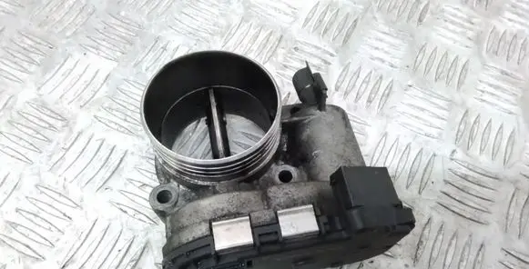 Volvo V70 Throttle valve 8692720