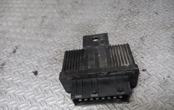 Peugeot 207 Fuel pump relay 240107