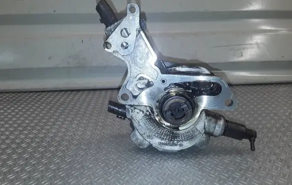 Volkswagen PASSAT B6 Vacuum pump 038145209K