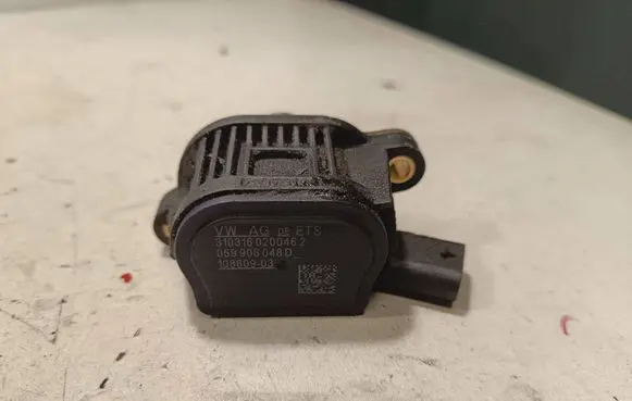 Audi SQ7 Camshaft vanos timing valve 059906048D