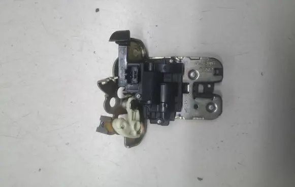 Seat Toledo IV (NH) Tailgate/trunk/boot lock/catch/latch 8R0827505A 050803241215
