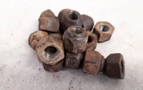Mitsubishi Carisma Nuts/bolts 