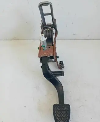 Toyota Yaris Clutch pedal 