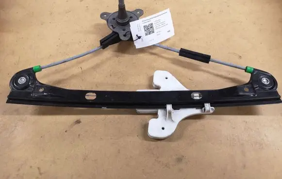 Rear door manual window regulator