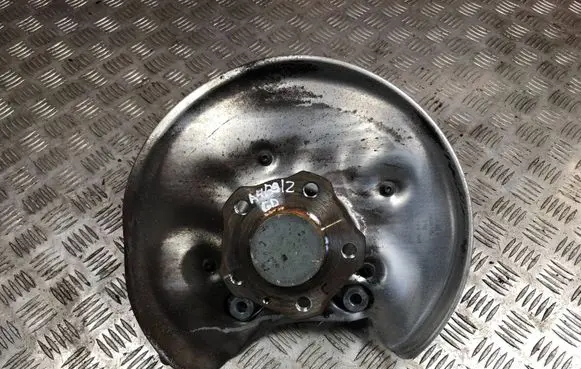 Rear wheel hub